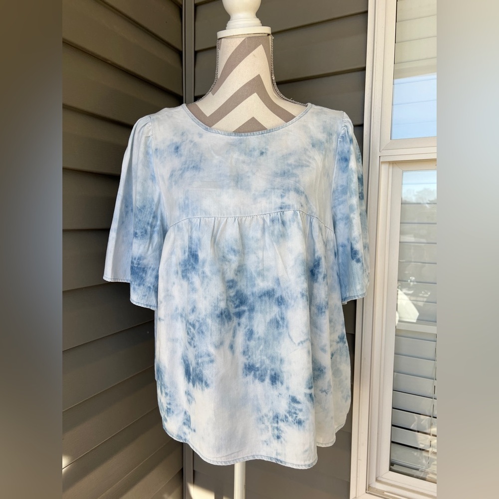 Old Navy Blue and White Tie Front Blouse